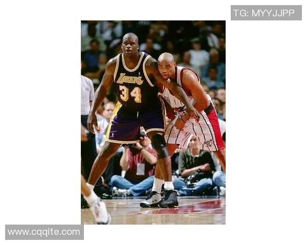 佩科维奇与霍华德的巅峰对决谁能在内线争夺中胜出